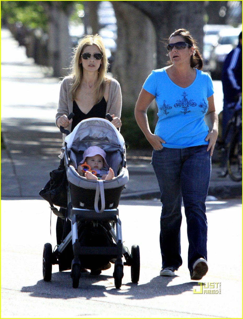 Sarah Michelle Gellar: Saturday with Charlotte!: Photo 2449281