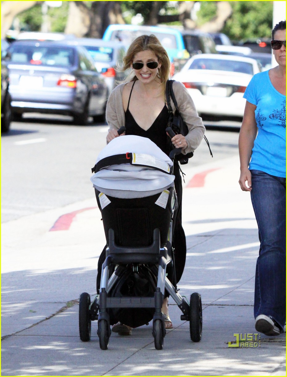 Sarah Michelle Gellar: Saturday with Charlotte!: Photo 2449287