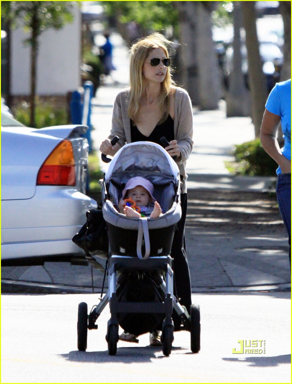 Sarah Michelle Gellar: Saturday with Charlotte!: Photo 2449288