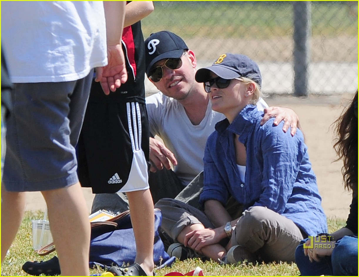Reese Witherspoon & Jim Toth Team Deacon! Photo 2448949 Celebrity