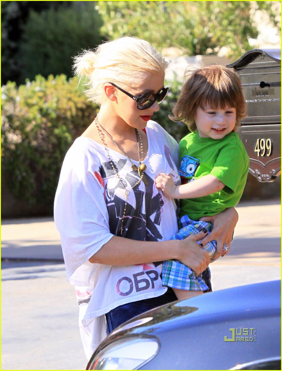 Christina Aguilera Brentwood with Baby Bratman Photo 2461826(01)