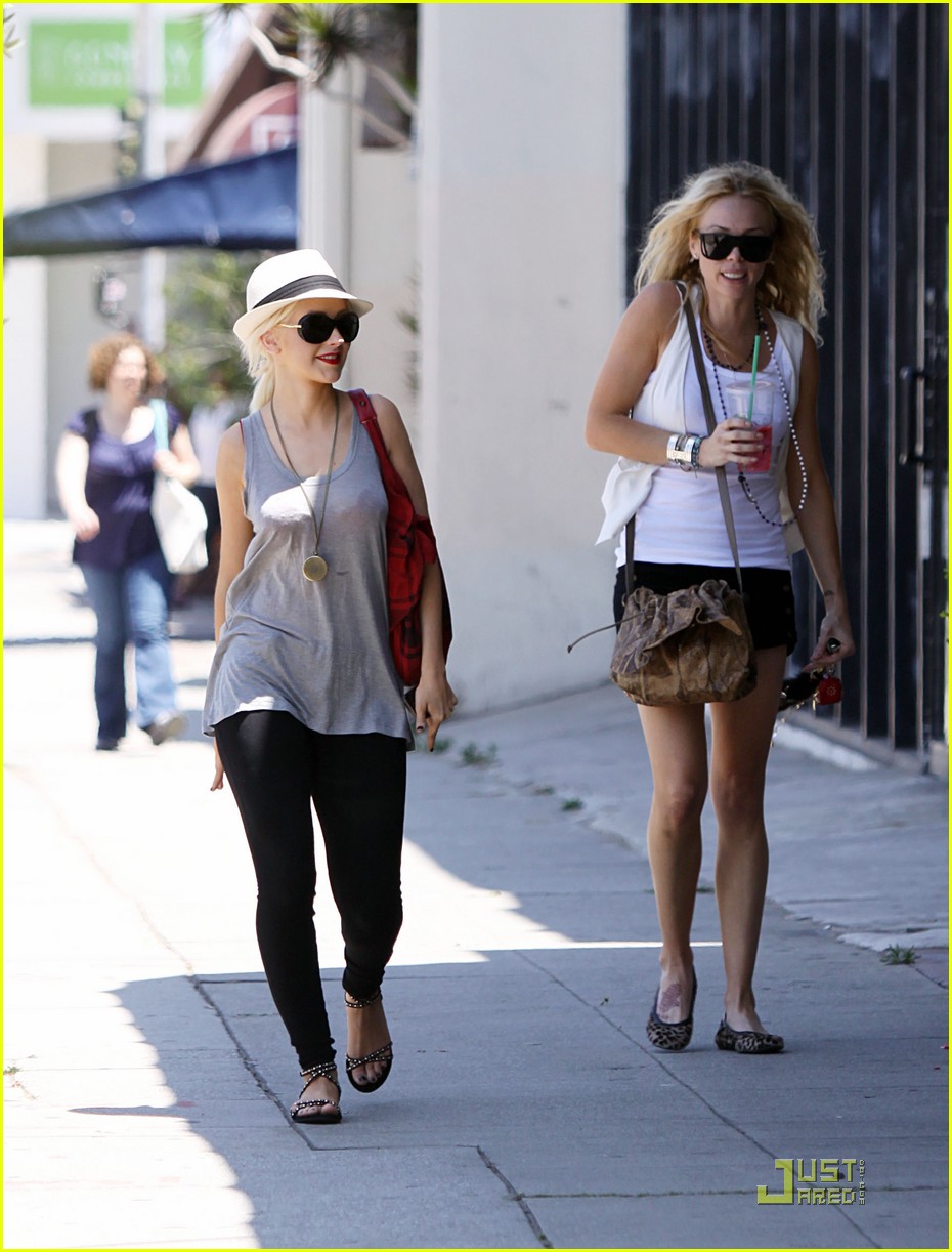 Christina Aguilera: Beverly Hills Shopping Spree: Photo 2461177