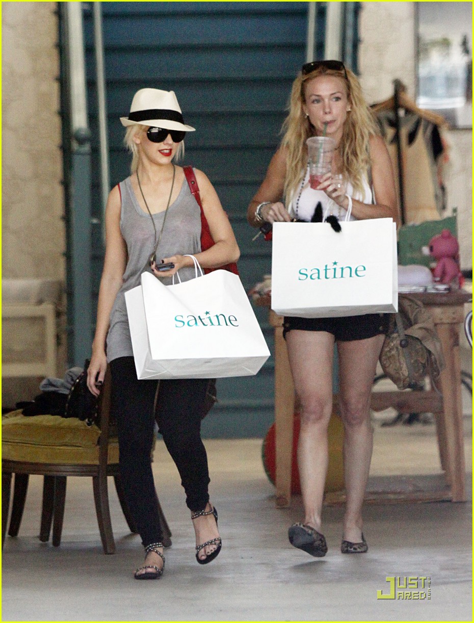 Christina Aguilera Beverly Hills Shopping Spree Photo 2461182(02)
