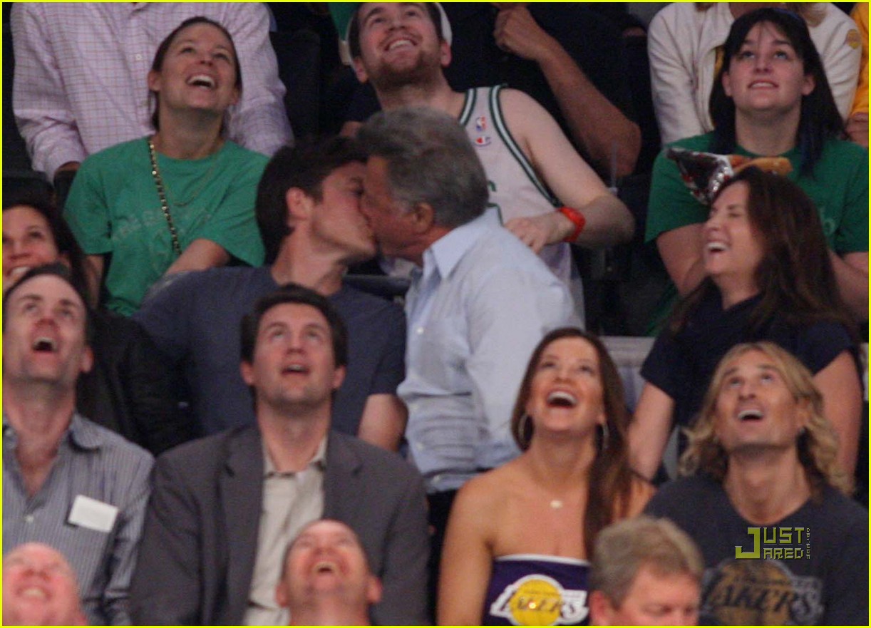 Jason Bateman & Dustin Hoffman Kissing Couple! Photo 2456197 Dustin
