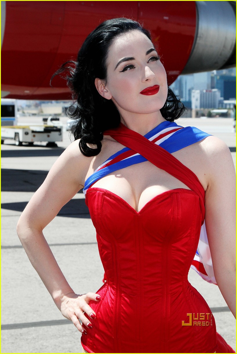 Photo dita von teese virgin atlantic london to vegas 08 Photo