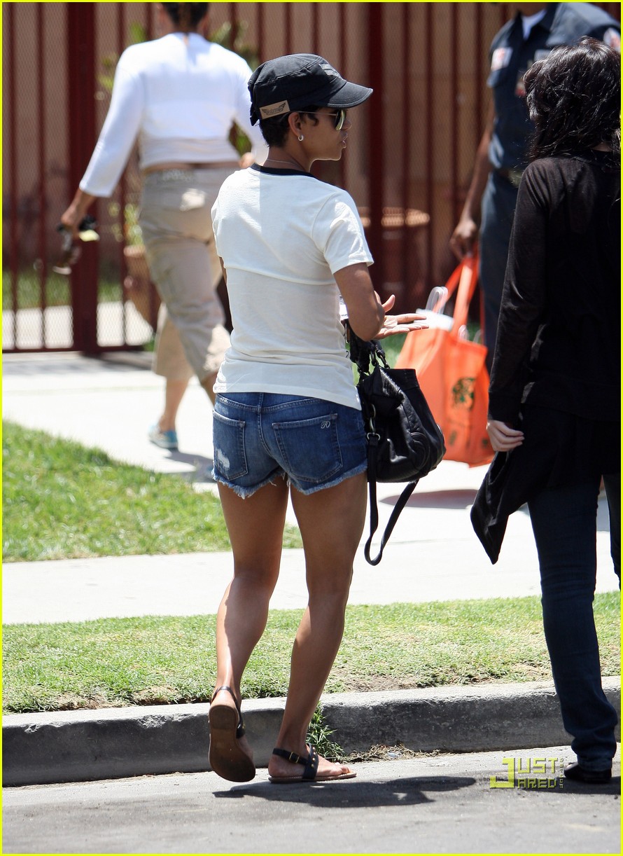 Halle Berry has a Pink Butt: Photo 2459397 | Halle Berry Photos | Just Jared: Celebrity News and