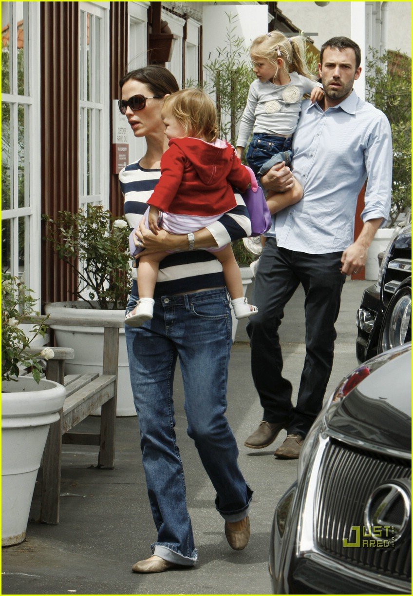 Violet & Seraphina Affleck Sister Time! Photo 2458450 Ben Affleck