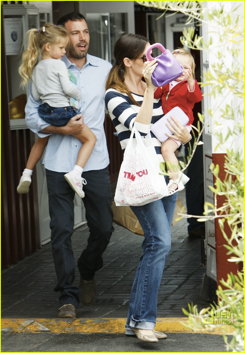Violet & Seraphina Affleck Sister Time! Photo 2458463 Ben Affleck