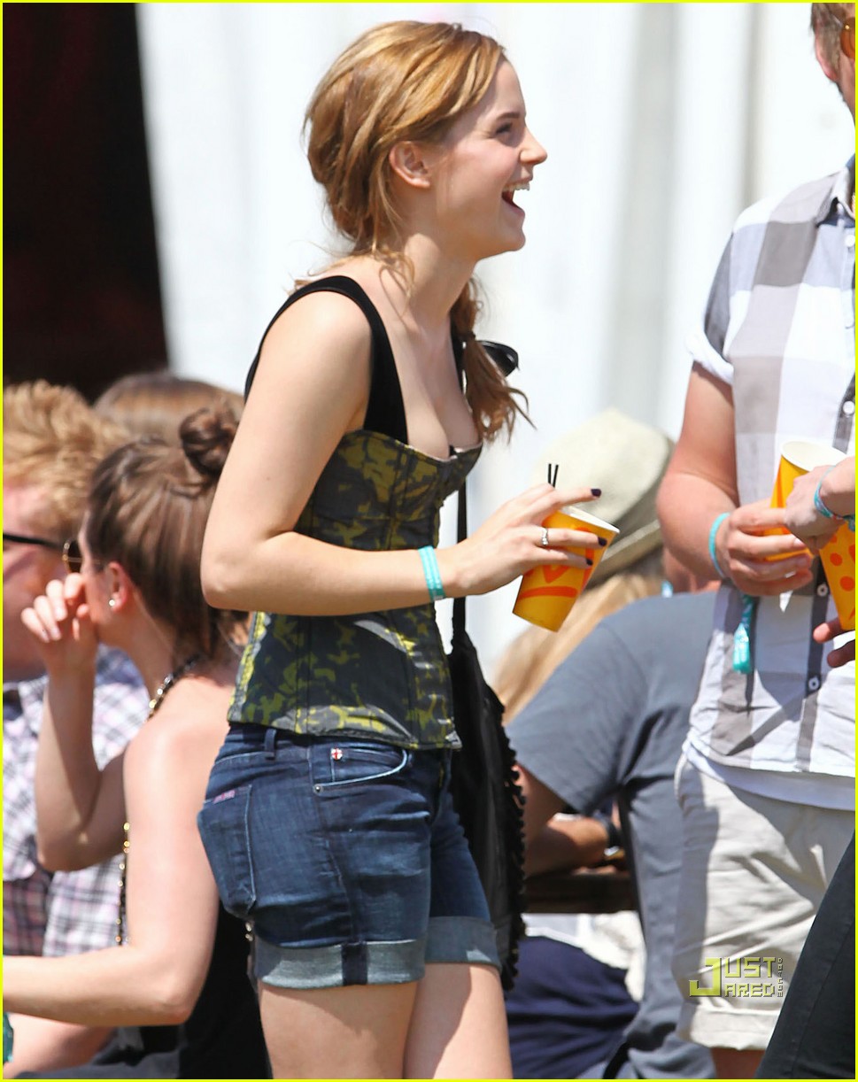 Watson braless emma Emma Watson