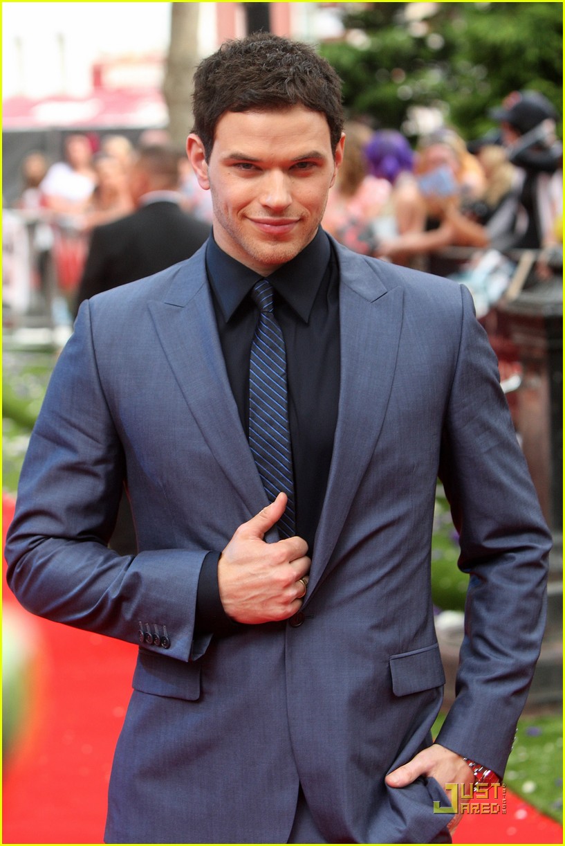 ‘Twilight’ Stars Dazzle at ‘Eclipse’ London Premiere: Photo 2463219