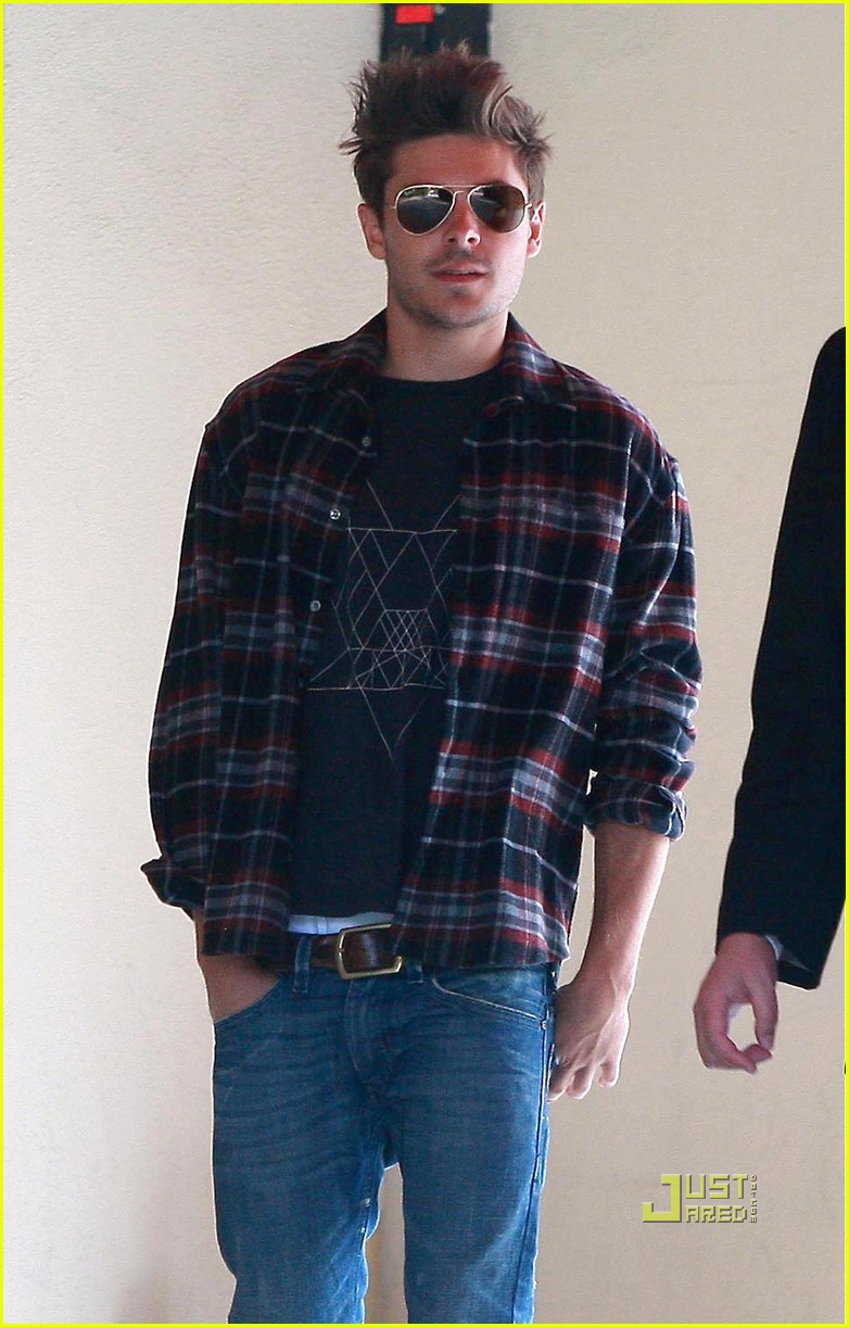 Zac Efron Casual Dress for Business Meeting Photo 2464910 Zac Efron