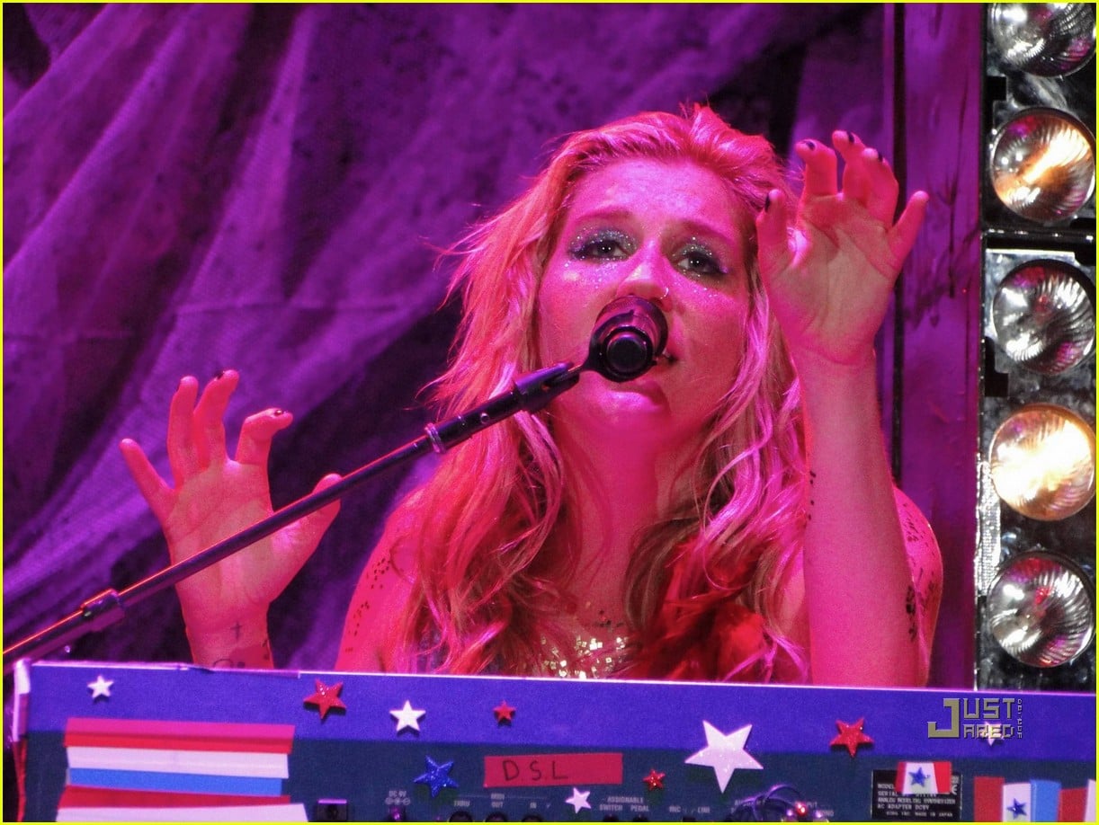 Ke$ha: Tik Tok on the Sacramento Clock: Photo 2465127 | Kesha Photos ...