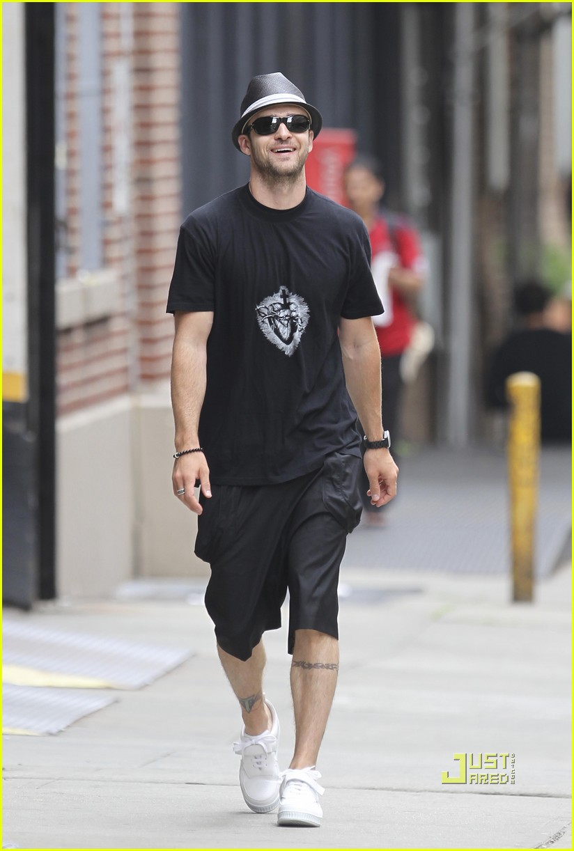 Justin Timberlake Shoots Pretend Gun at Paparazzi | justin timberlake brunc...