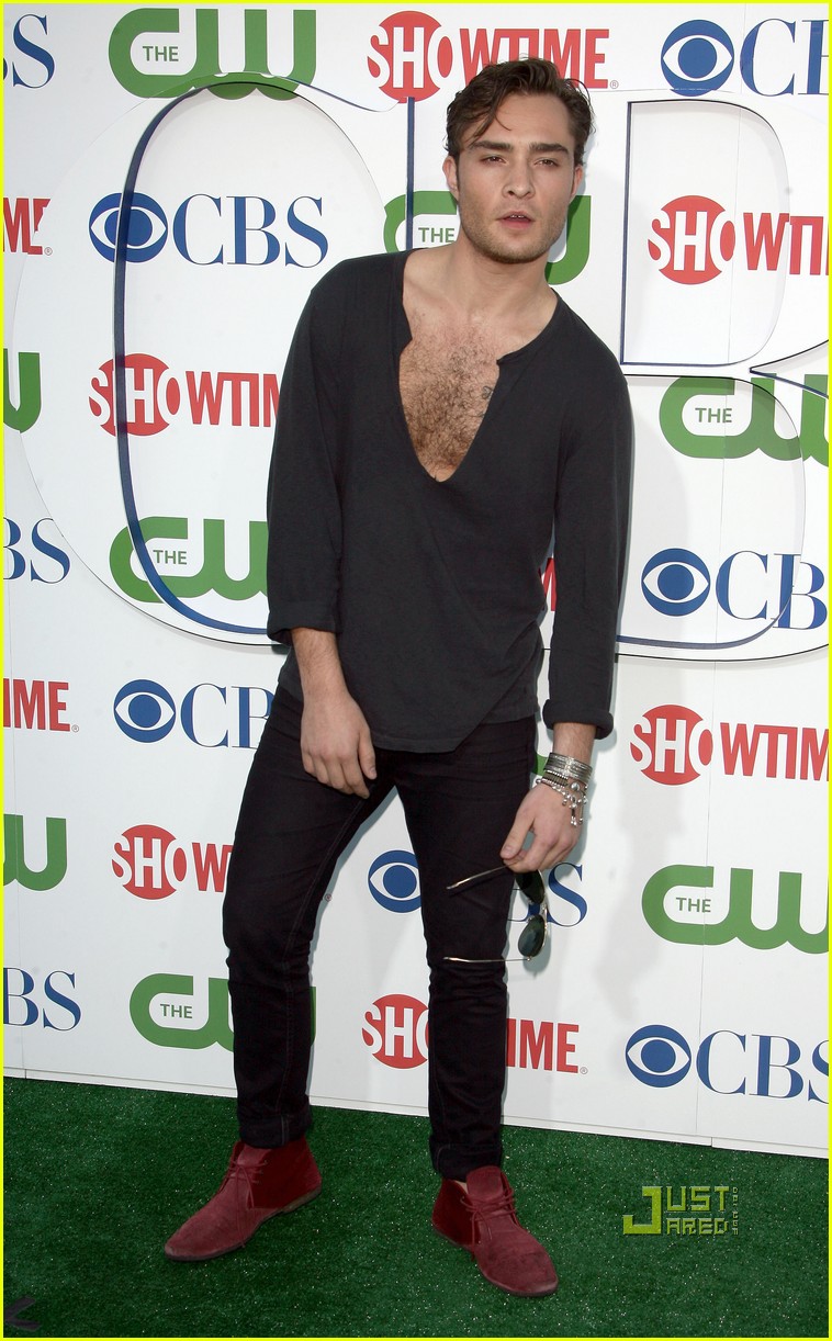 Ed Westwick’s Neckline: Dangerously Low!: Photo 2470049 | Ed Westwick