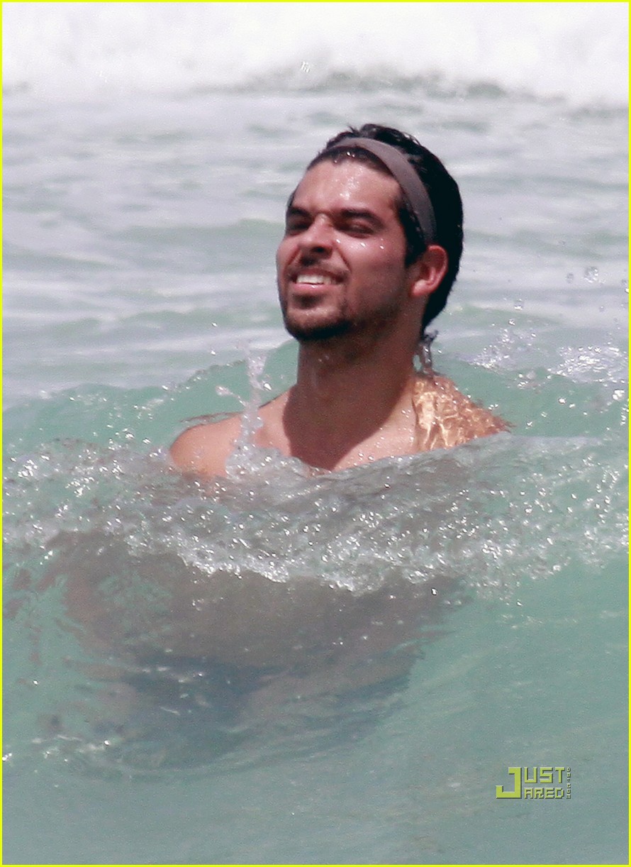 Shirtless Wilmer Valderrama Hits The Beach: Photo 2466404 | Shirtless