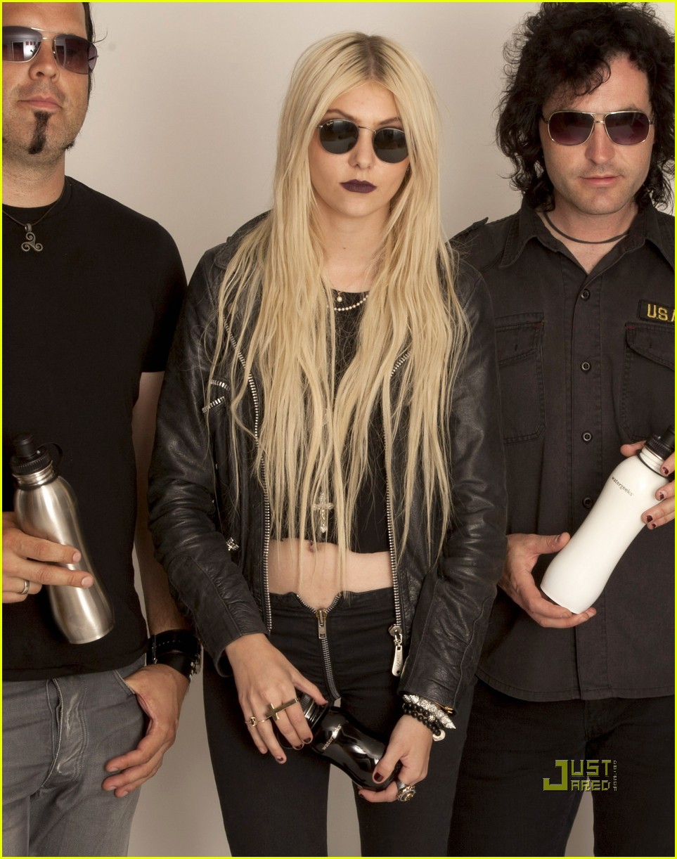 Taylor Momsen Zips Up Nicely: Photo 2472940 | Taylor Momsen Pictures