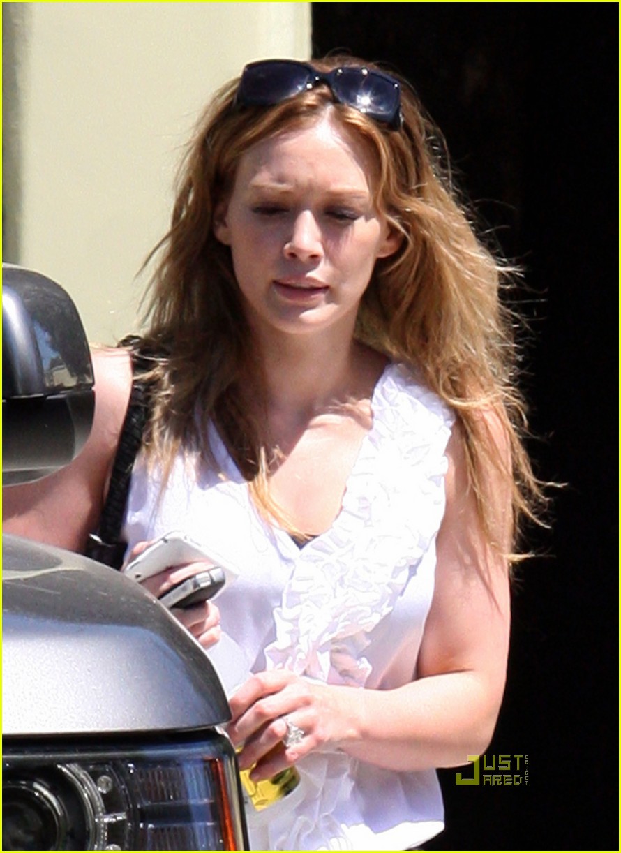Hilary Duff: ATM Cash Pick-Up!: Photo 2475267 | Hilary Duff Photos