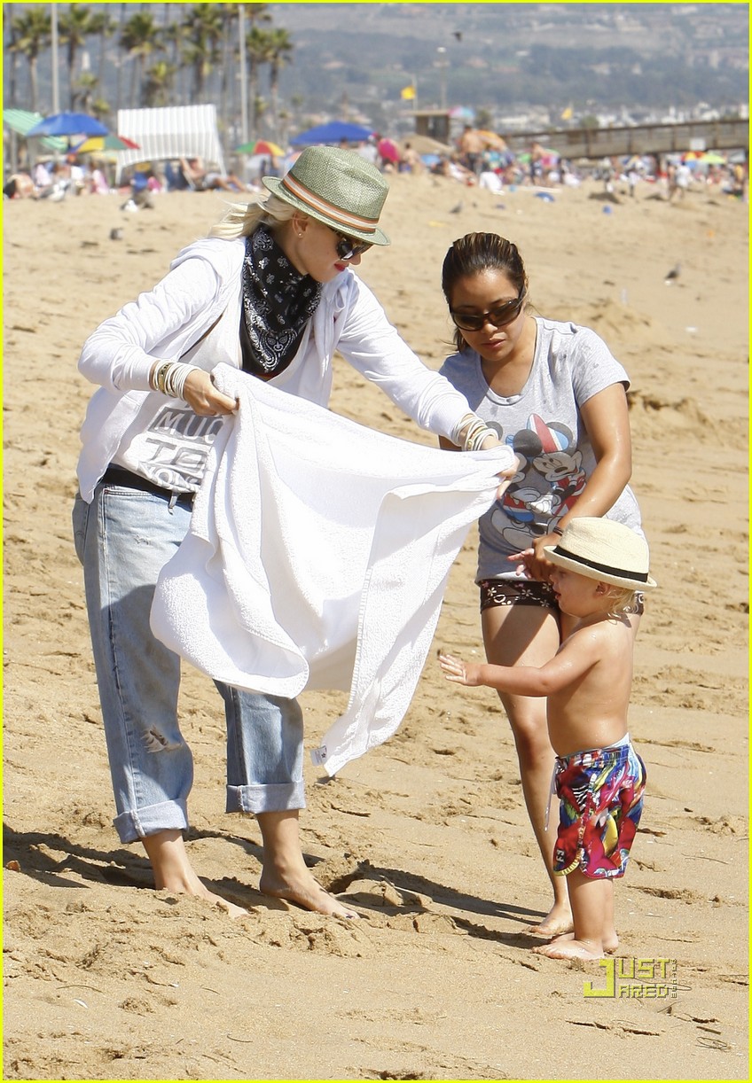 Gwen Stefani: Beach with the Boys!: Photo 2476579 | Celebrity Babies
