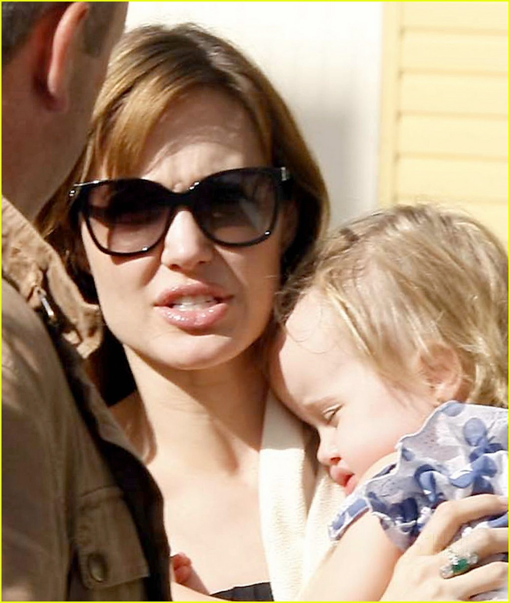 Angelina Jolie Has Hungary Twins Photo 2474888 Angelina Jolie, Brad(02)