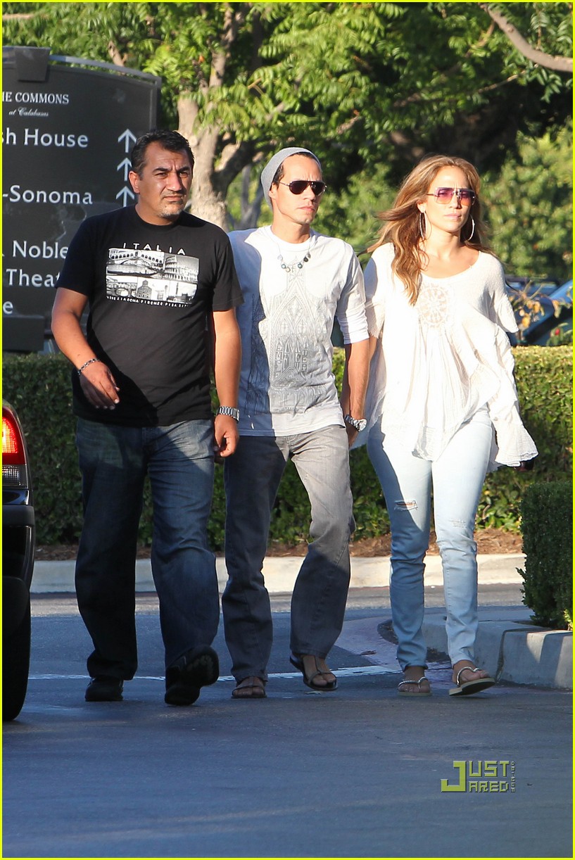 Jennifer Lopez: Swinging and Sliding with the Family!: Photo 2472521