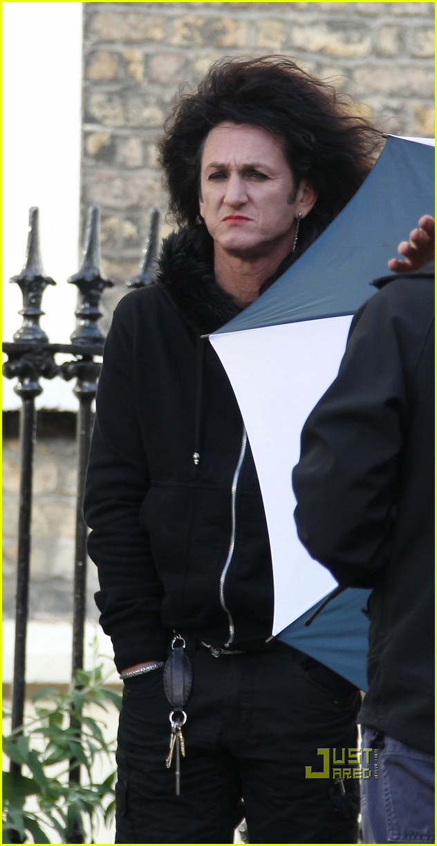 Sean Penn: Lipstick and Long Hair!: Photo 2474869 | Sean Penn Pictures |  Just Jared