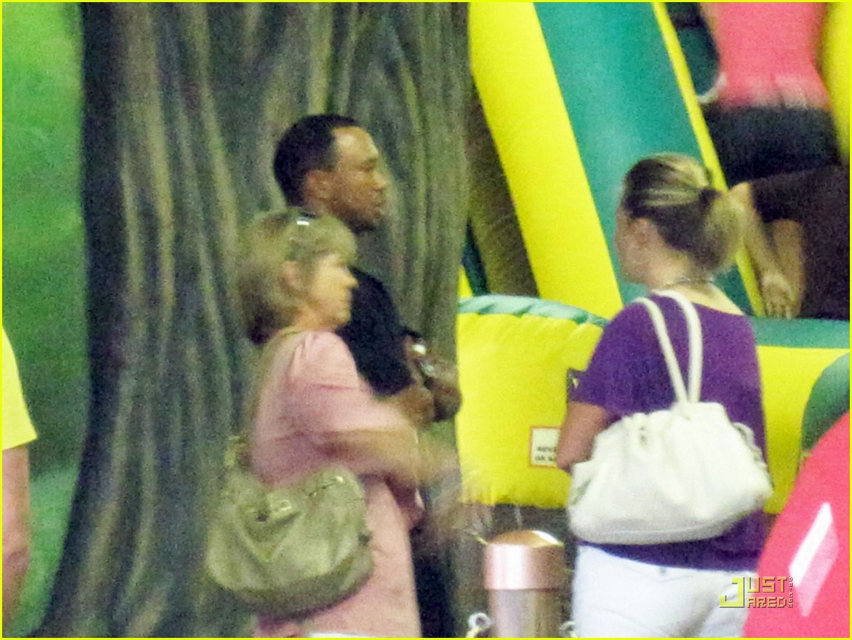 Tiger Woods & Elin Nordegren: Together For Daughter’s Party: Photo