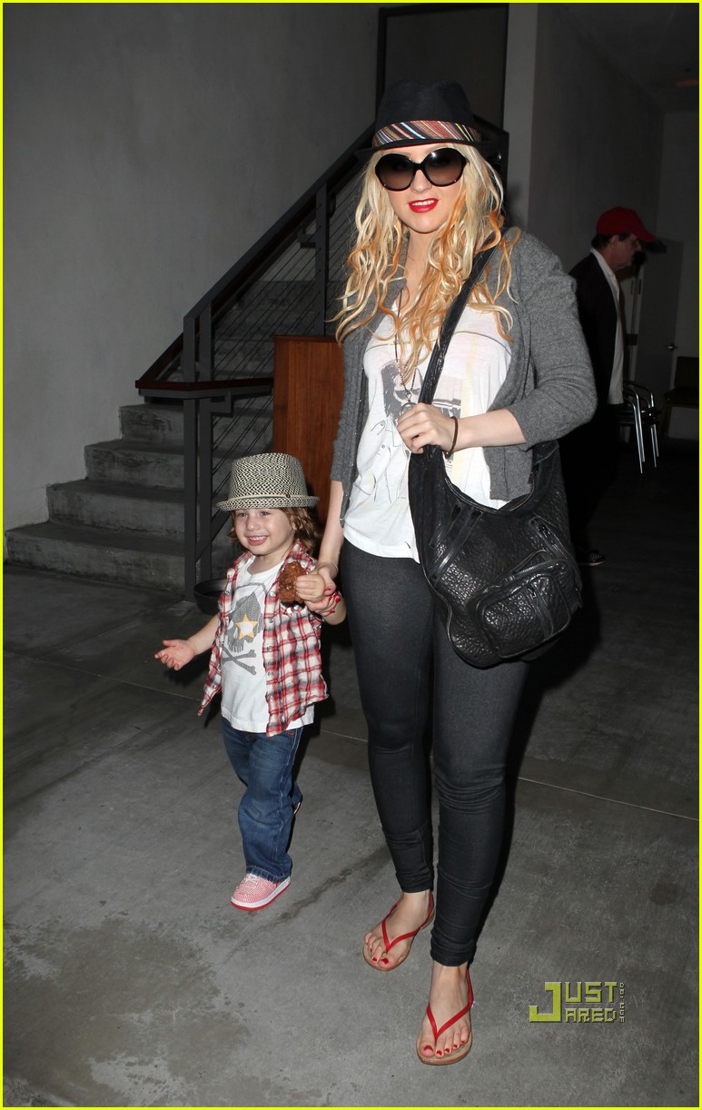 Christina Aguilera 3 Square Cafe with Max! Photo 2477800 Celebrity