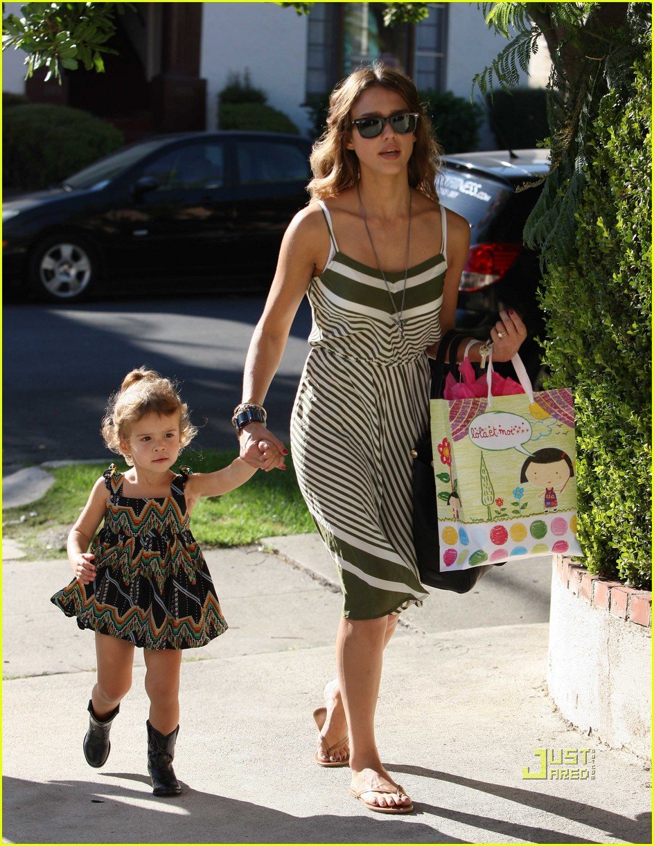 Jessica Alba & Honor Warren: Birthday Balloons!: Photo 2483032 | Cash