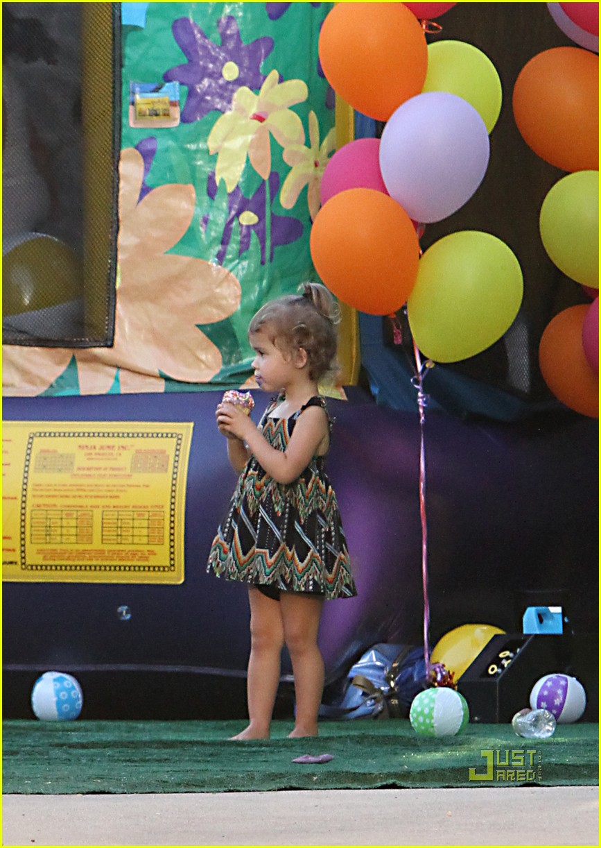 Jessica Alba & Honor Warren: Birthday Balloons!: Photo 2483033 | Cash