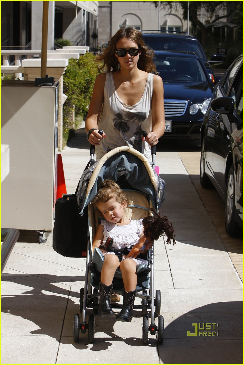 Jessica Alba & Honor Warren Birthday Balloons! Photo 2483039 Cash
