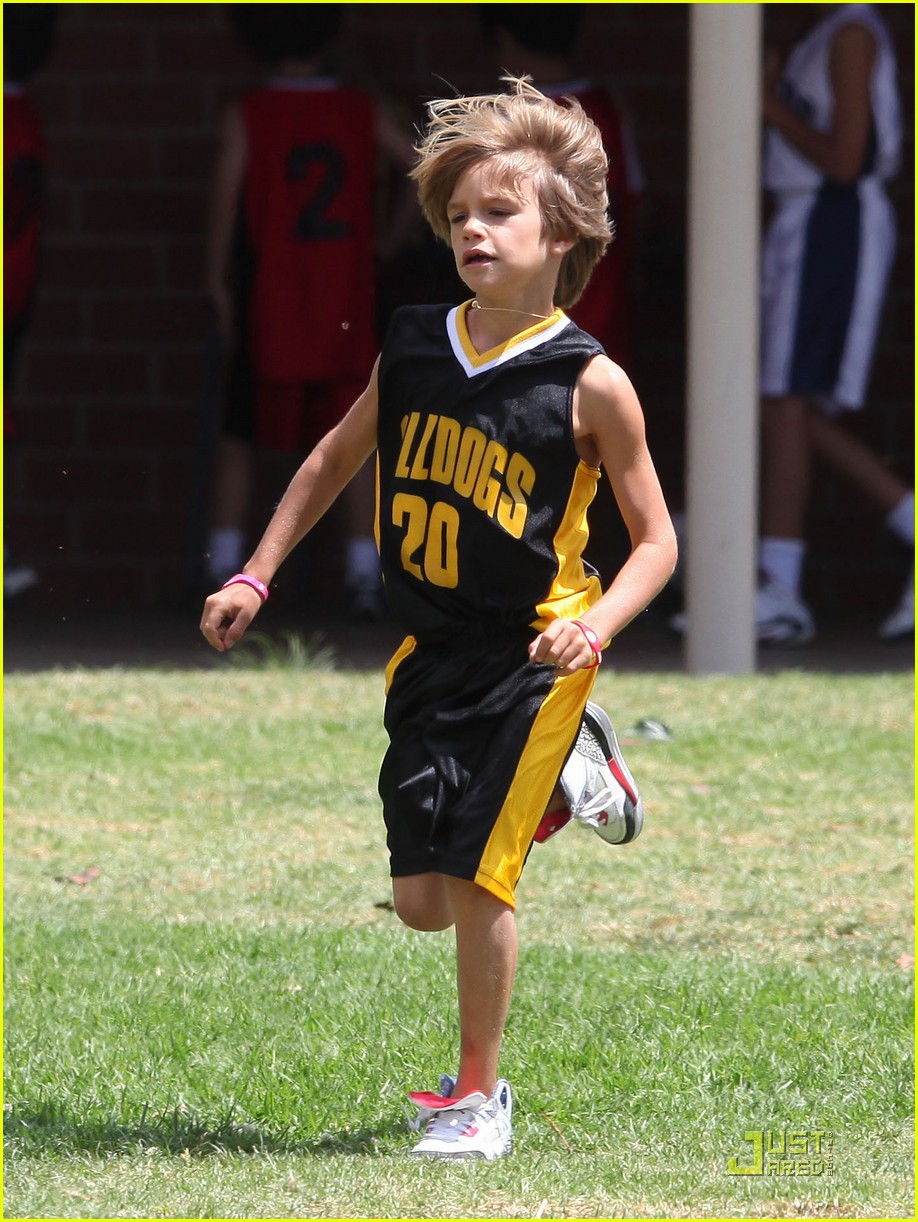 David & Victoria Beckhams' Basketball Game Photo 2480845 Brooklyn