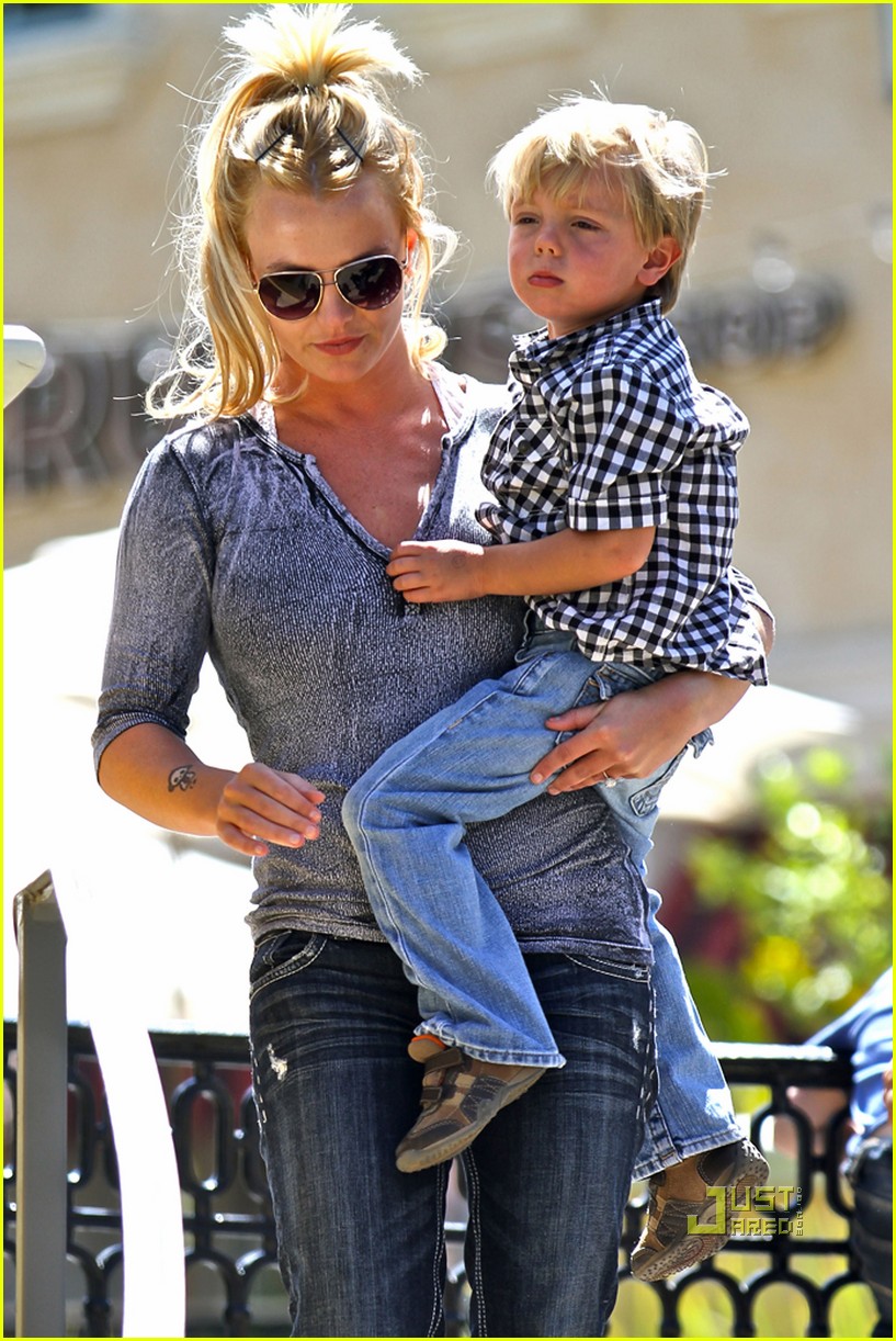 Britney Spears Johnny Rockets with Jayden! Photo 2478944 Britney