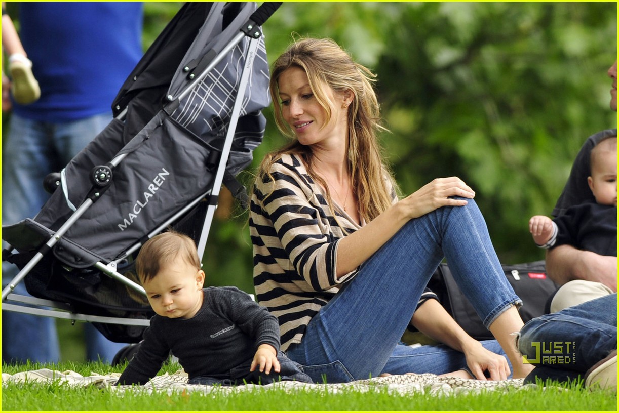 Gisele Bundchen & Baby Benjamin Play at the Park Photo 2481614