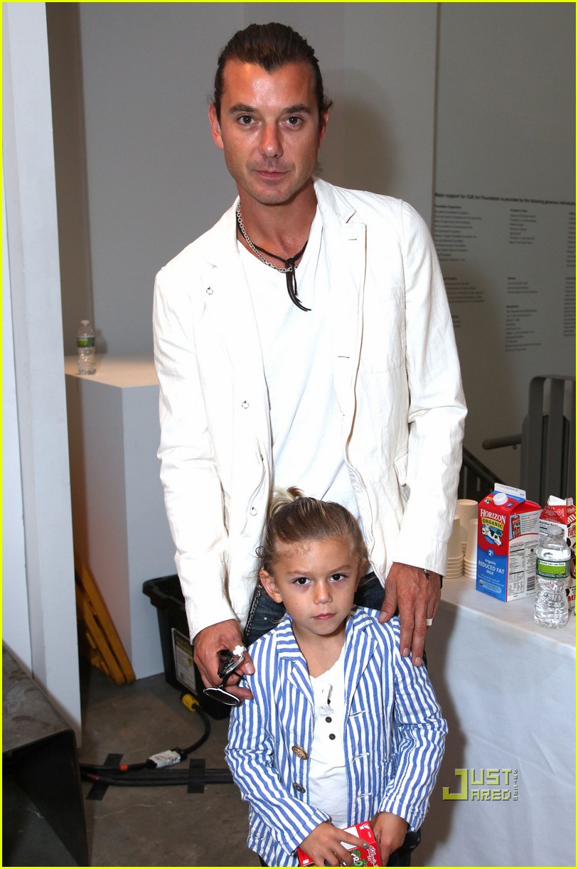 Kingston Rossdale Edun Front Row at Fashion Week! Photo 2479209(00)