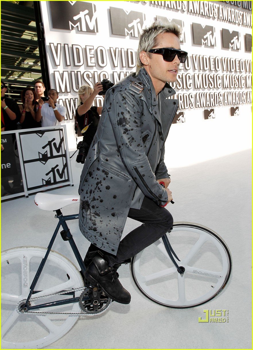 Photo jared leto vmas red carpet 2010 01 Photo 2479598 Just Jared
