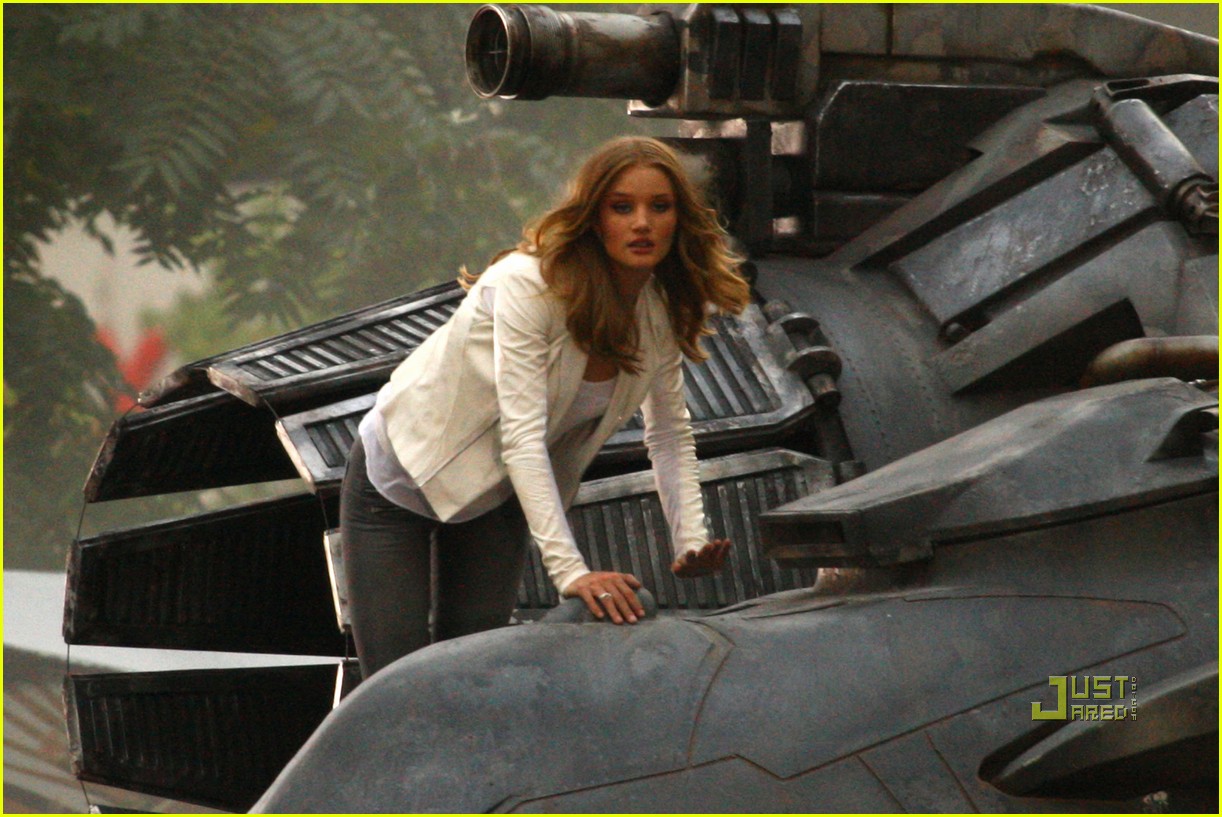 Shia Labeouf Rosie Huntington Whiteley Detroit Duo Photo Rosie Huntington Whiteley Shia Labeouf Pictures Just Jared