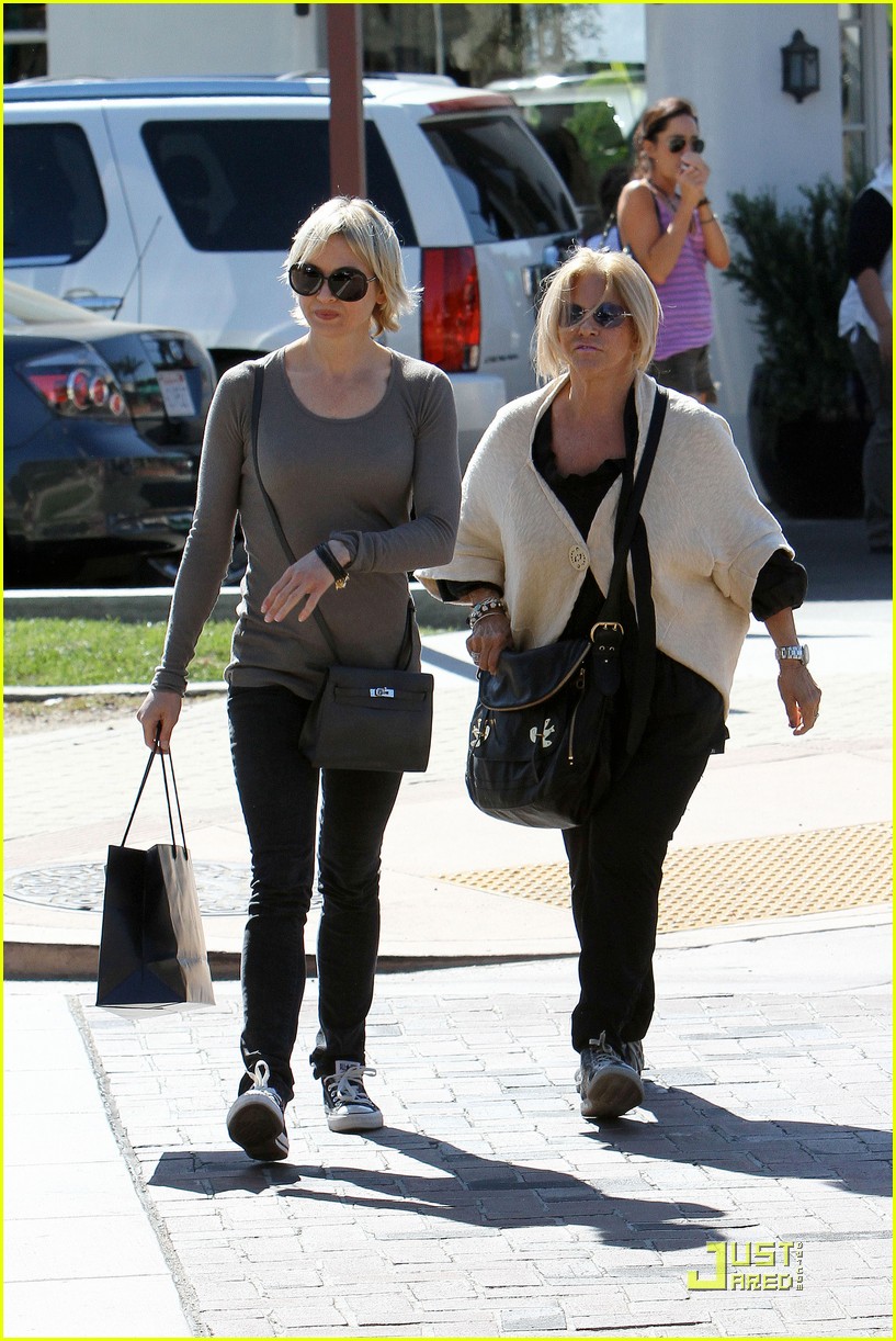 Renee Zellweger Shops With Bradley Cooper's Mom Photo 2481780 Renee