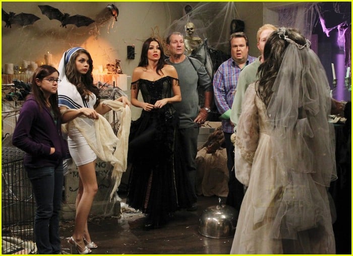 Modern Family Halloween Episode Stills! Photo 2485628 Modern Family