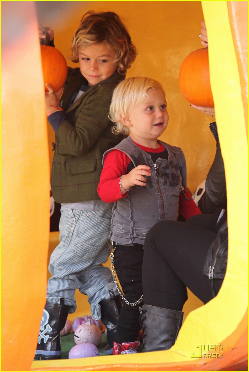 Kingston & Zuma Rossdale Pumpkin Patch Fun! Photo 2485353 Celebrity