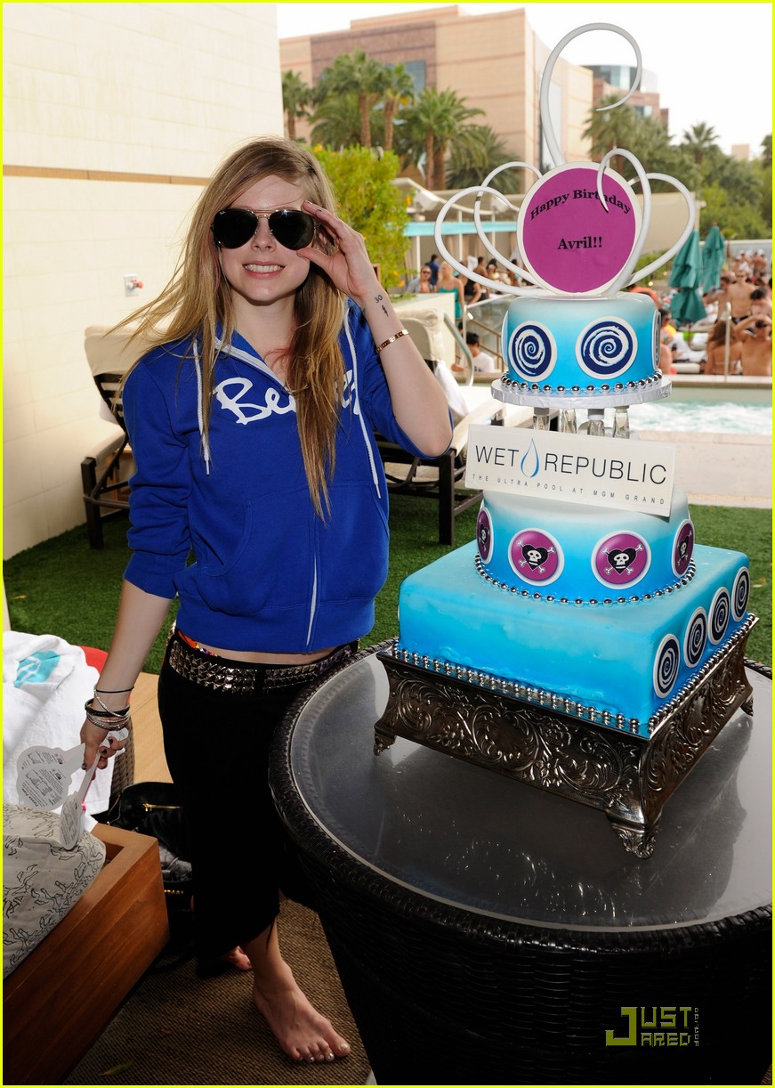 Photo: avril lavigne birthday 14 | Photo 2484546 | Just Jared