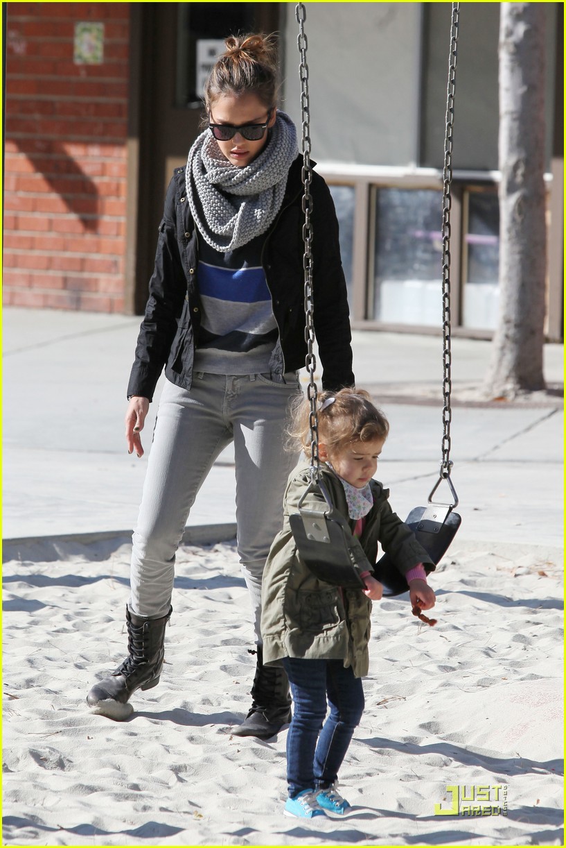 Jessica Alba & Cash Warren Park Playdate with Honor! Photo 2498945