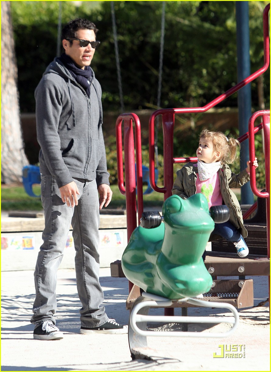 Jessica Alba & Cash Warren Park Playdate with Honor! Photo 2498953