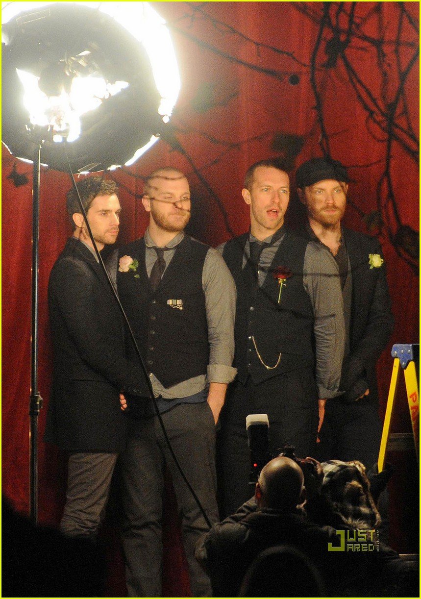 Coldplay 'Christmas Lights' Video Preview! Photo 2498752 Chris