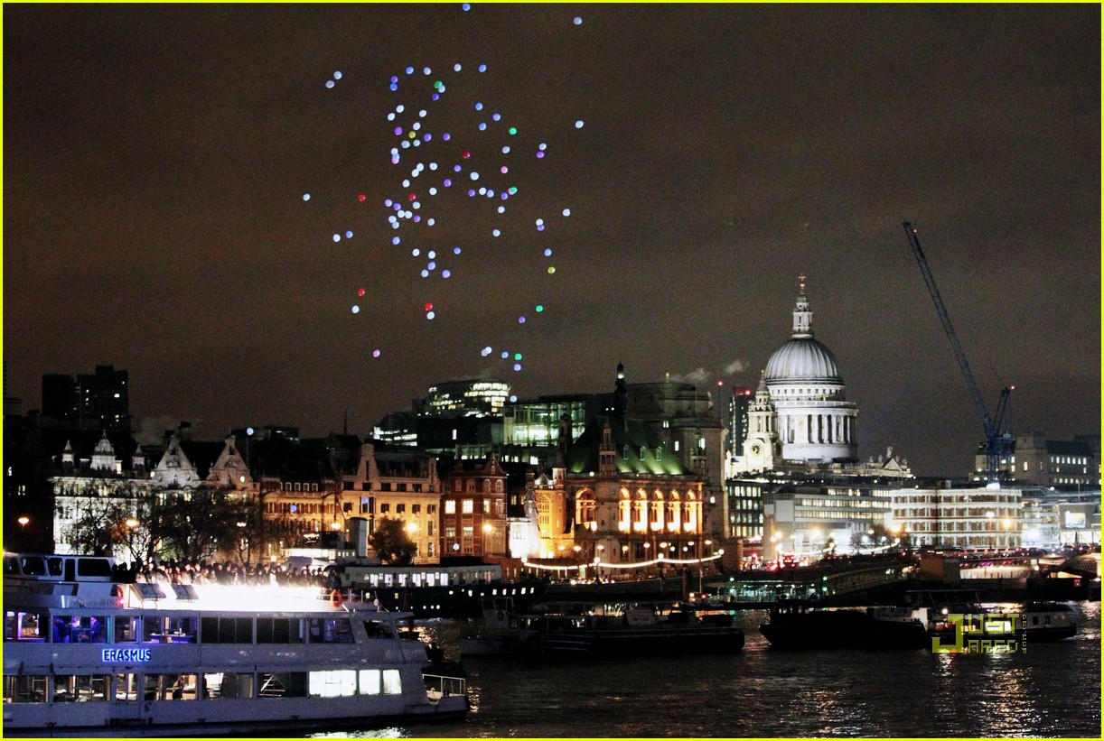 Coldplay 'Christmas Lights' Video Preview! Photo 2498754 Chris