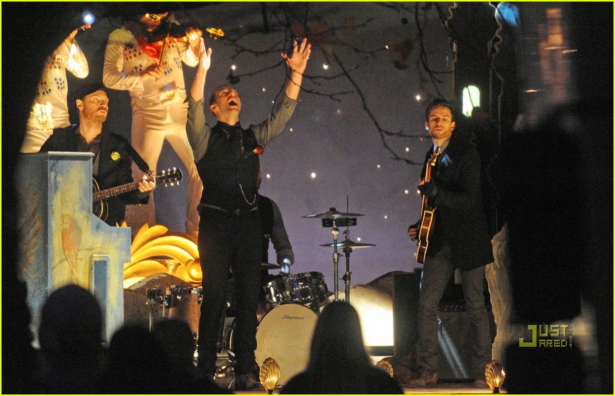 Coldplay 'Christmas Lights' Video Preview! Photo 2498758 Chris