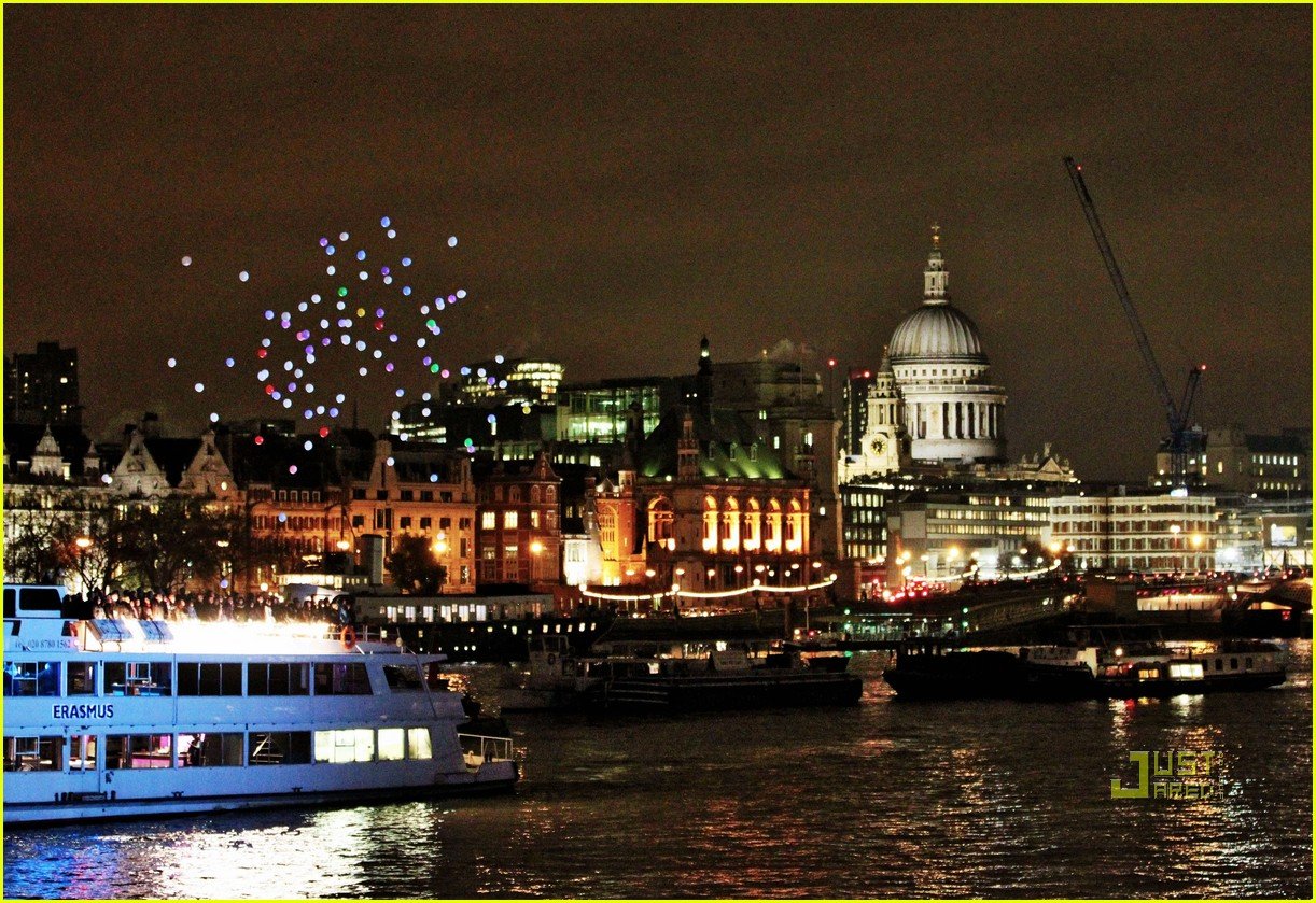 Coldplay 'Christmas Lights' Video Preview! Photo 2498763 Chris