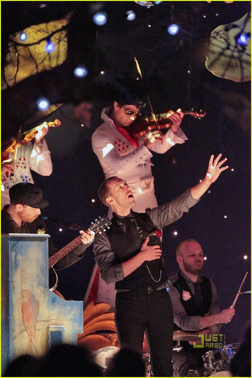 Coldplay 'Christmas Lights' Video Preview! Photo 2498768 Chris
