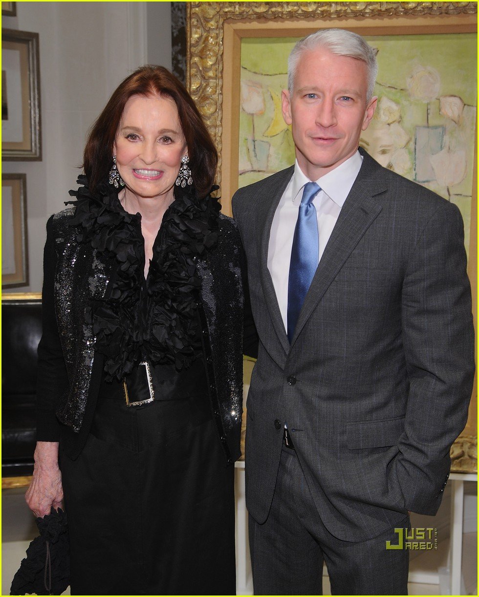 anderson cooper helps launch his moms book 012493024