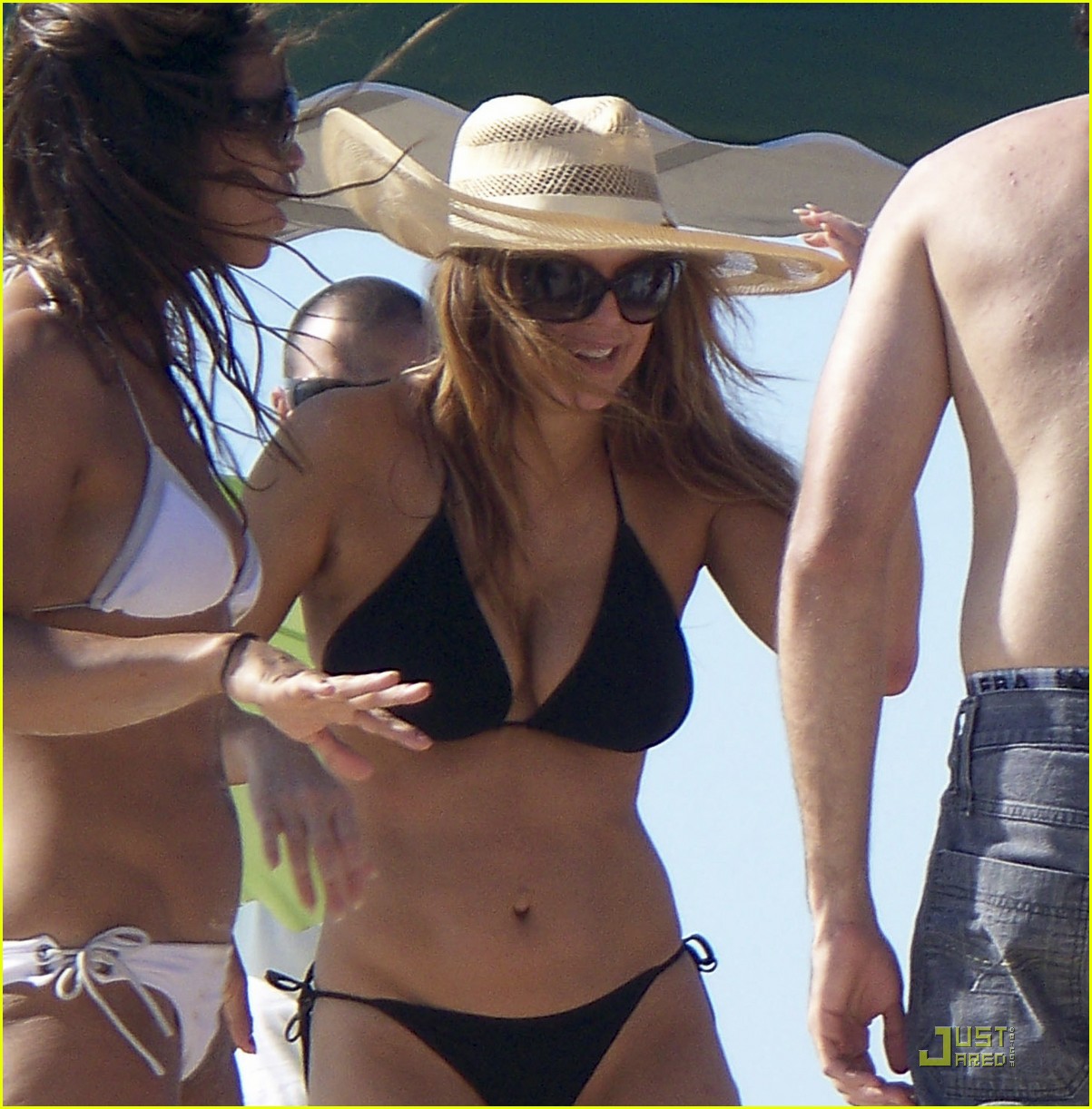 Fergie: Black Eyed Bikini fergie brazilian bikini 01 - Photo.