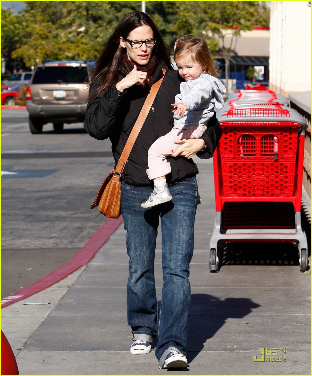 Photo jennifer garner target 08 Photo 2499418 Just Jared